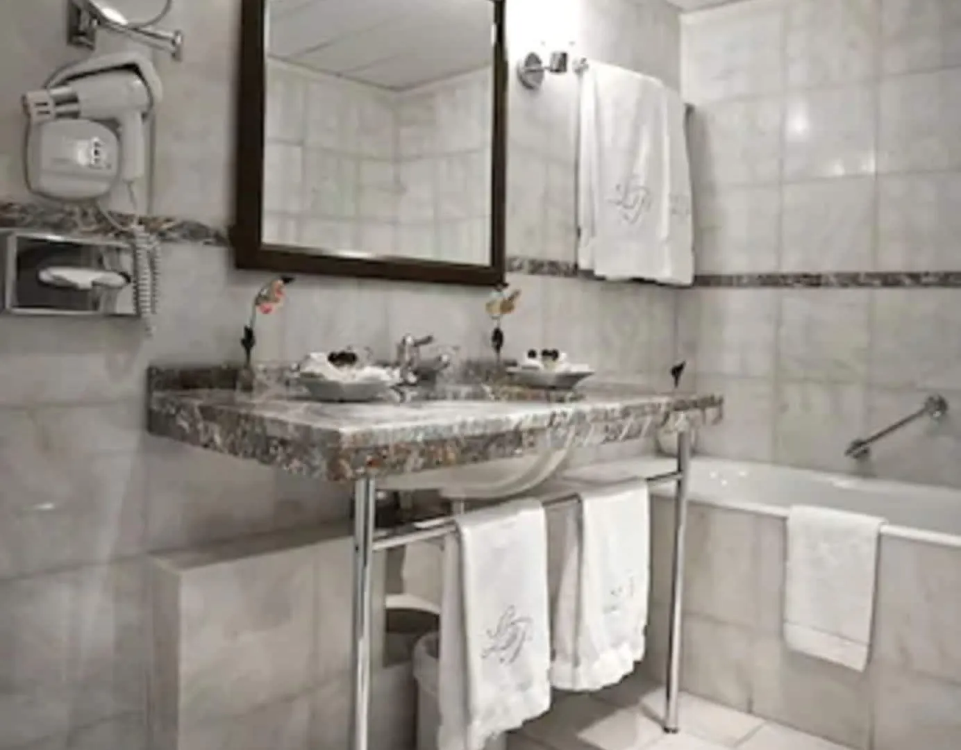 Le Pera Hotel